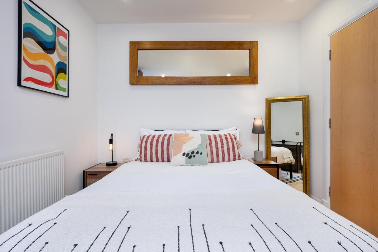 D8 - Canal View Apartment Londen Buitenkant foto